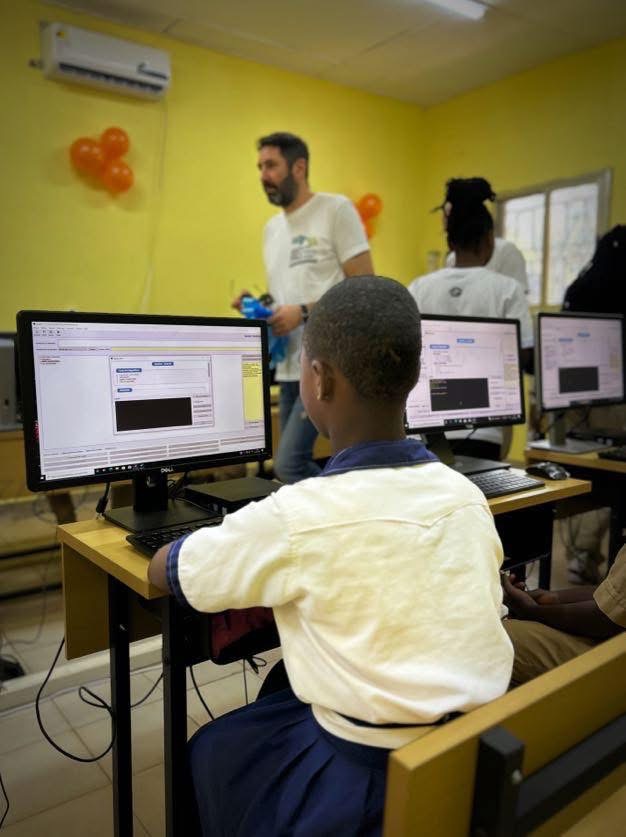 Give Smiles Center : 70 ordinateurs pour transformer l'éducation